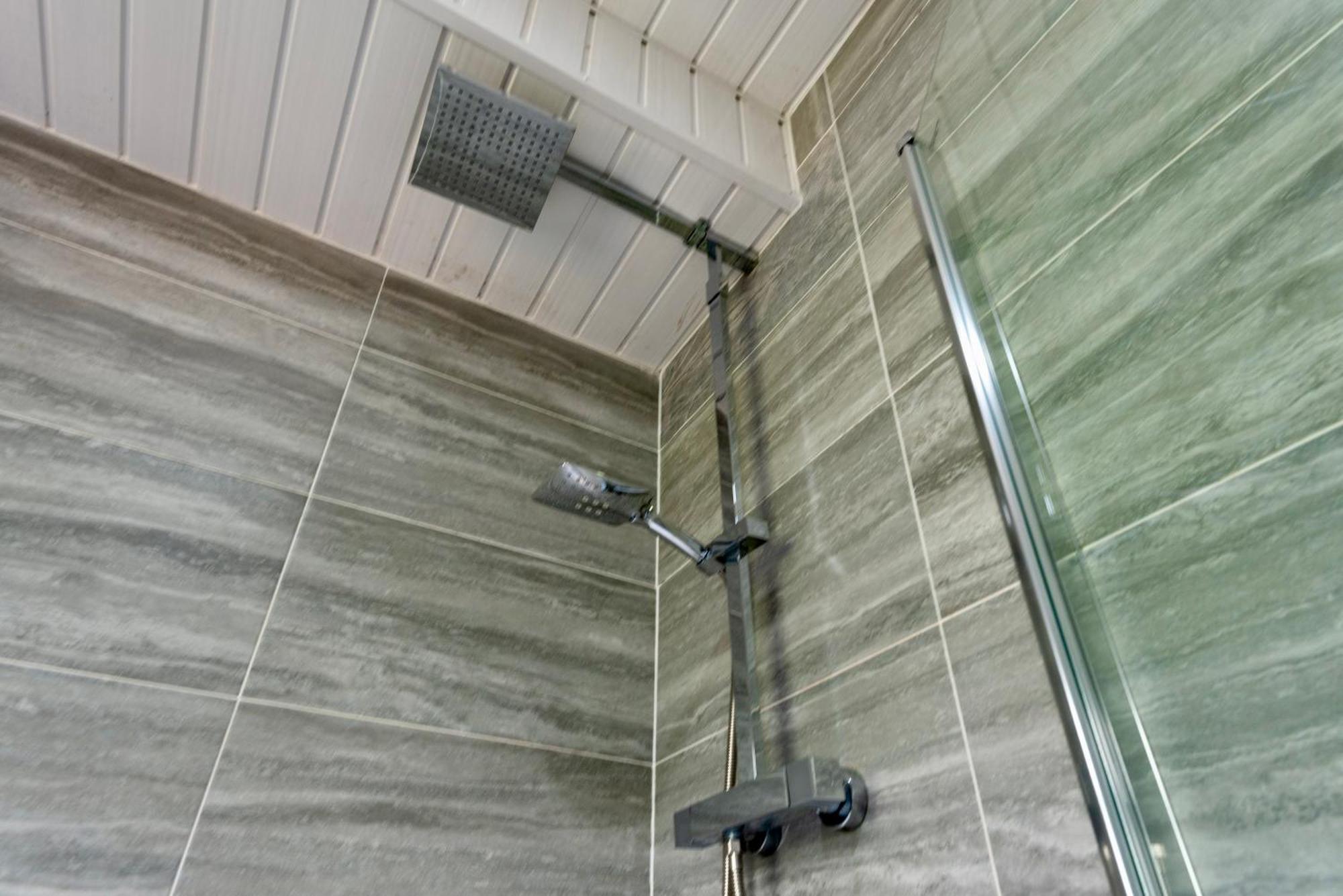 Single Room In Brand New 5 Bedroom Home BW Room 2 Solihull Exterior photo